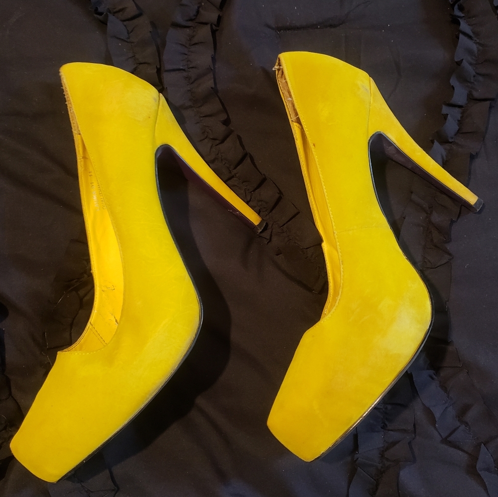 Shiekh Laura Yellow Kid Suede Pumps Size 11